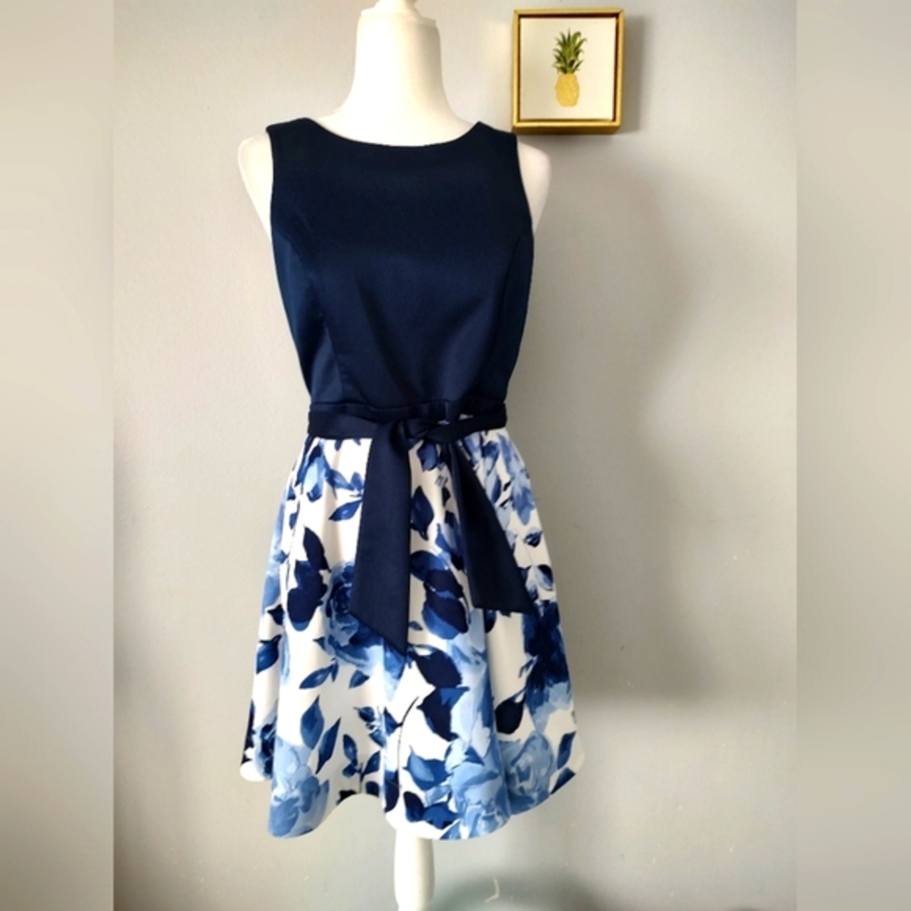 Dress  Xtraodinary  size 11 girls color blue and white With Pockets Zipper Back